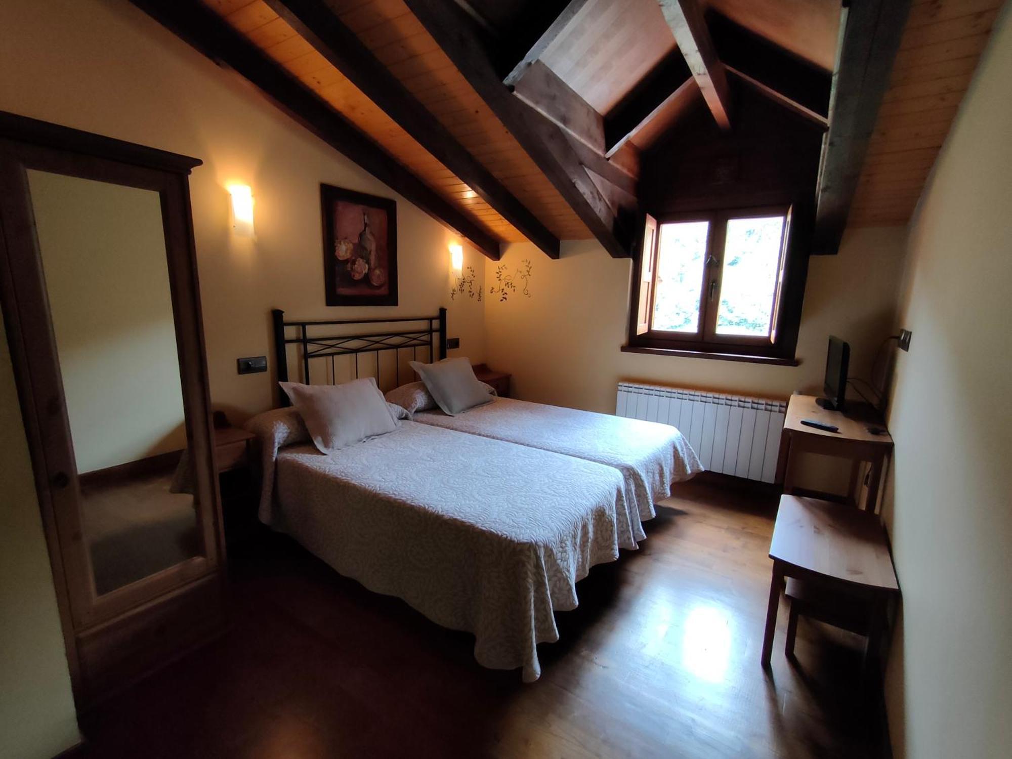 Hotel Dona Gaudiosa Pola de Lena Exteriör bild