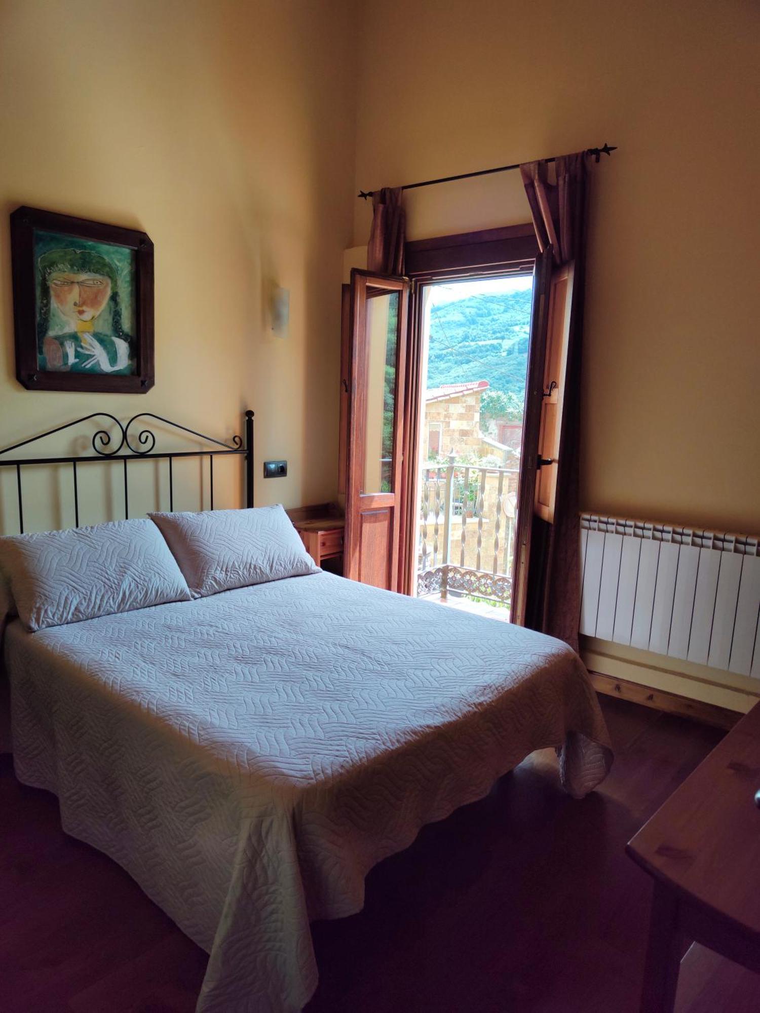 Hotel Dona Gaudiosa Pola de Lena Exteriör bild