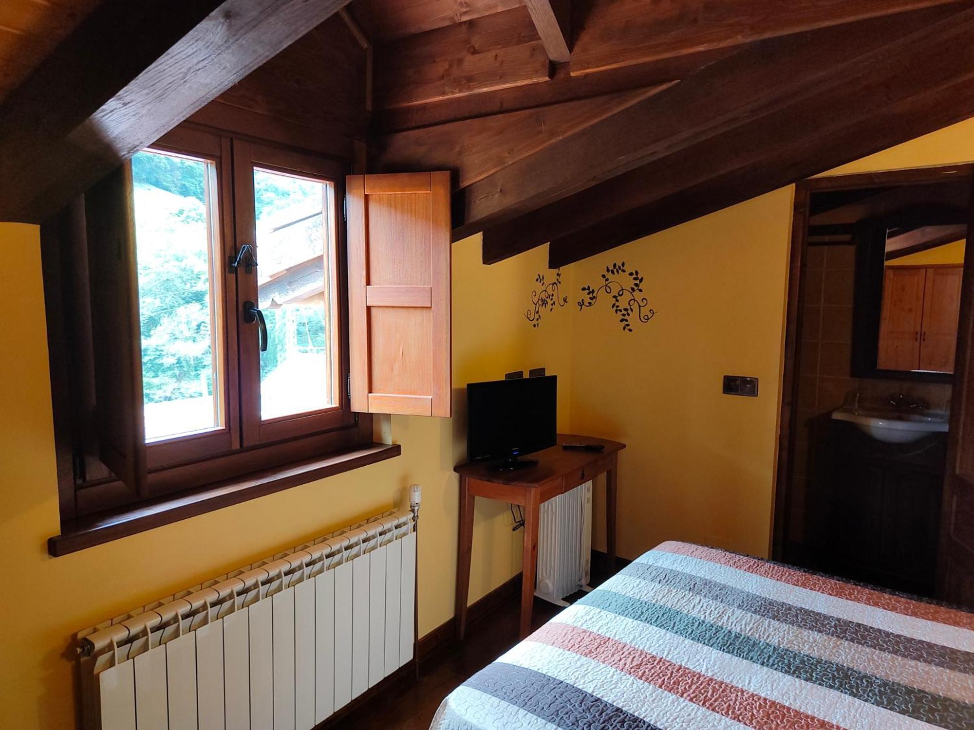 Hotel Dona Gaudiosa Pola de Lena Exteriör bild