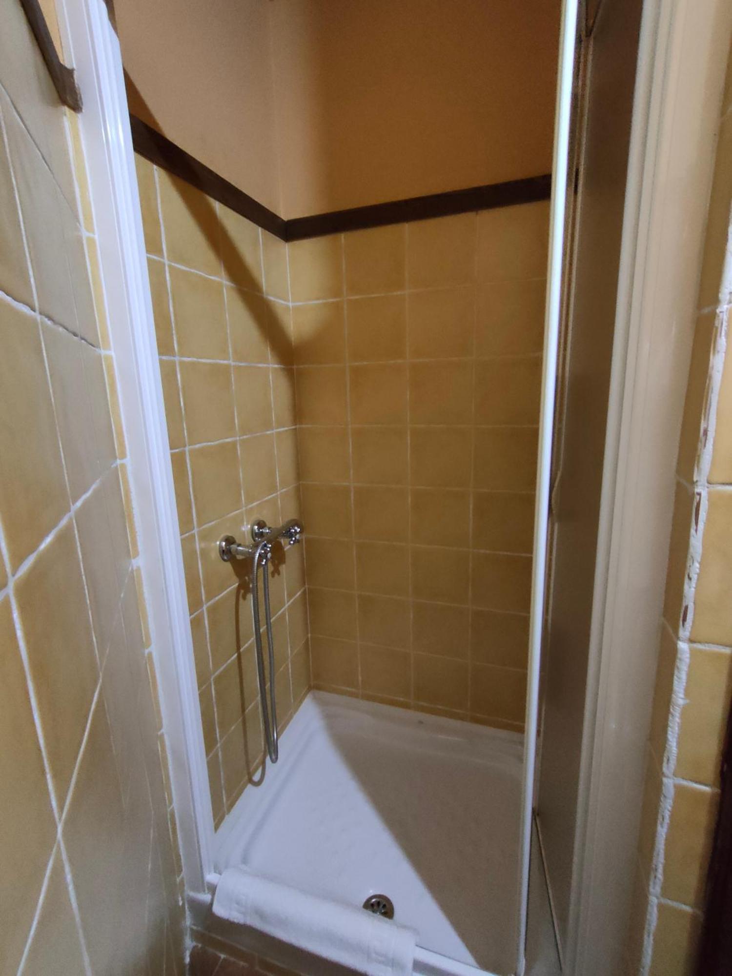Hotel Dona Gaudiosa Pola de Lena Exteriör bild