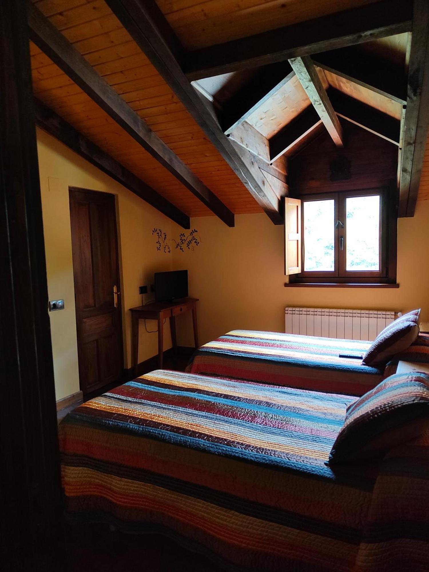 Hotel Dona Gaudiosa Pola de Lena Exteriör bild