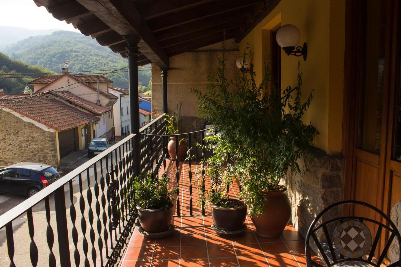 Hotel Dona Gaudiosa Pola de Lena Exteriör bild